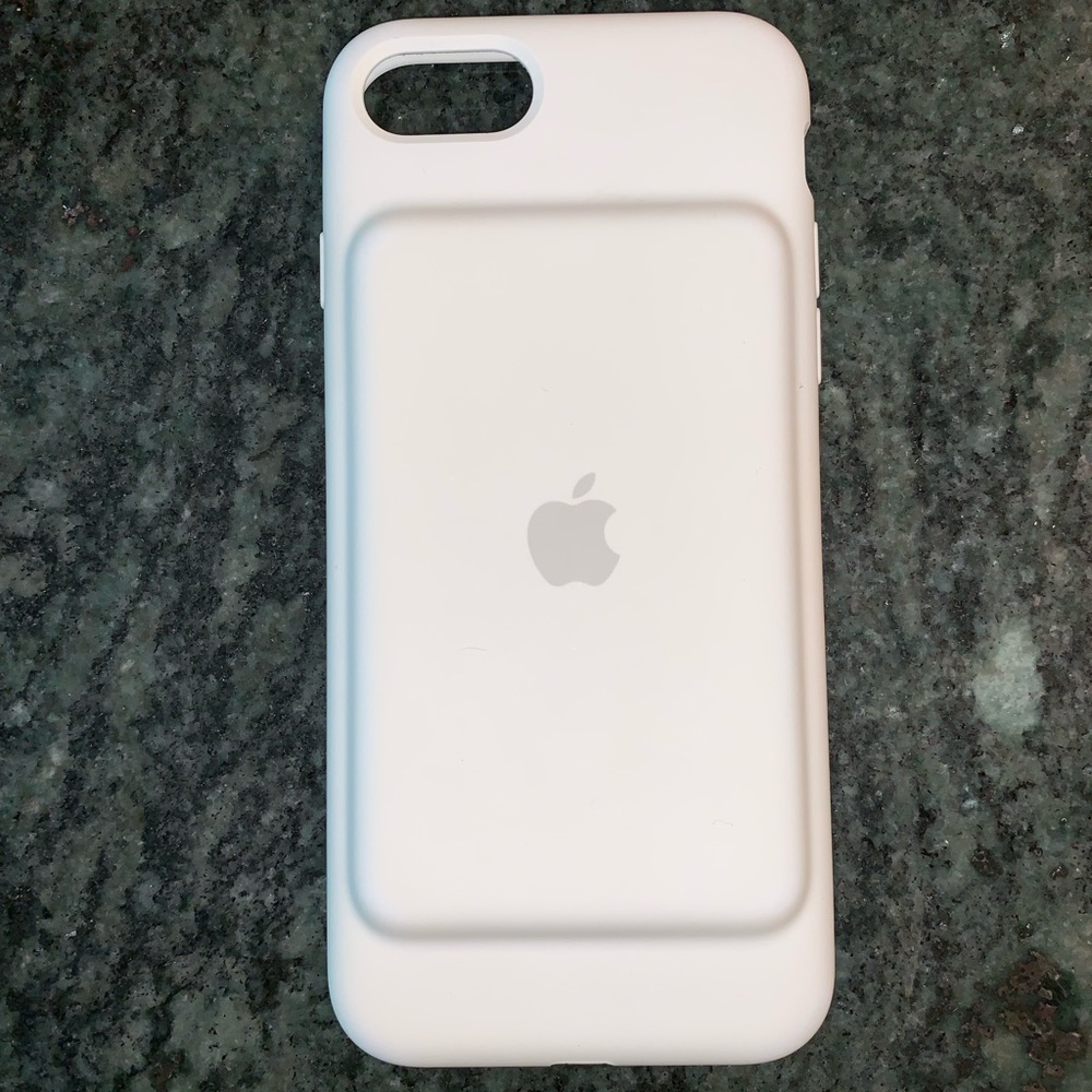 iPhone 8 charging case like new!